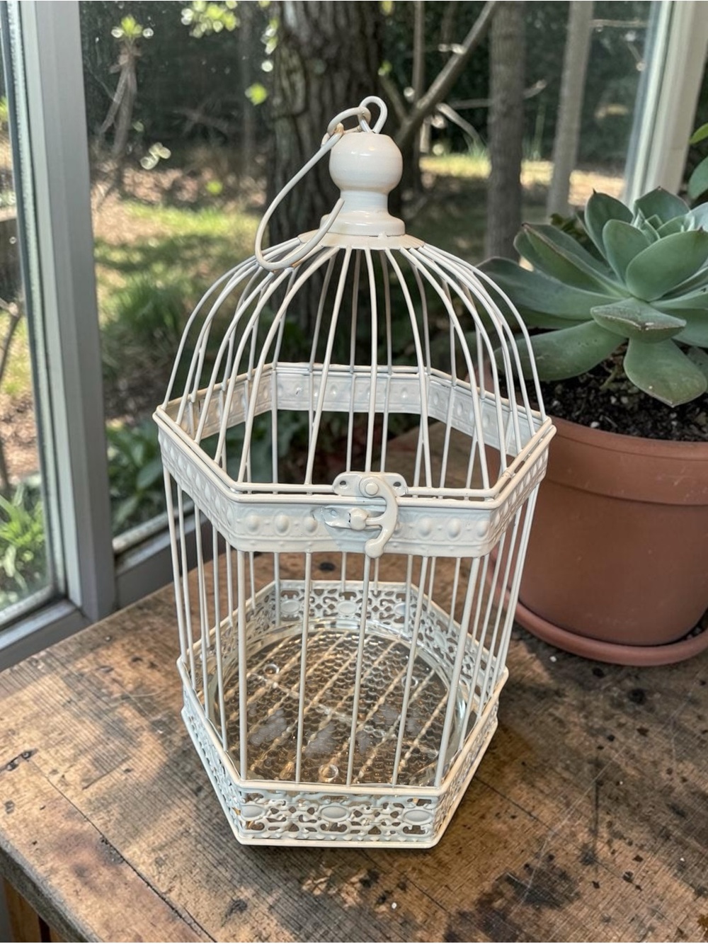 WHITE DECORATIVE METAL BIRDCAGE WITH GLASS BOTTON